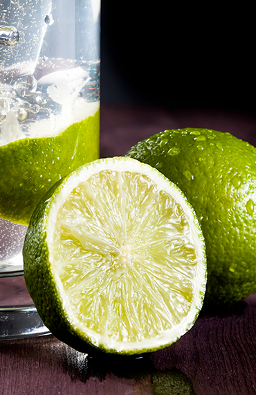 Pour relever le goût de votre rhum tonic, choisissez le citron vert 