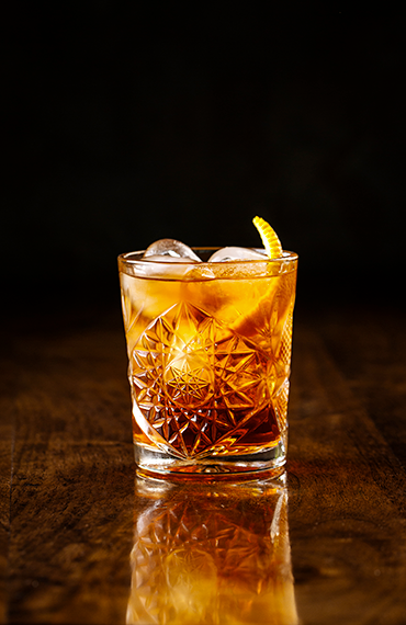 Du rhum, de l’eau gazeuse et du sucre brun : réalisez cocktail élégant avec seulement trois ingrédients